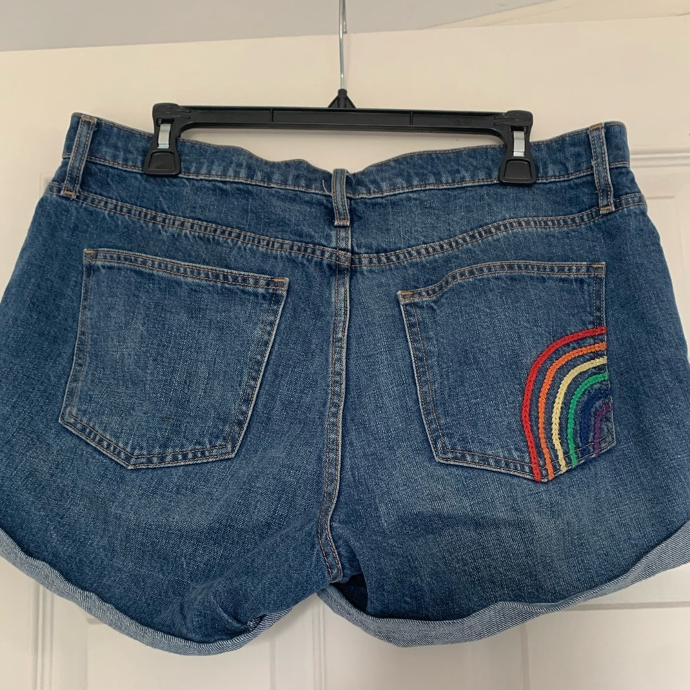 Gap rainbow denim shorts. Women’s 31.